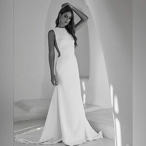 Brand New Unaltered | Sarah Seven Cassiopeia | Chapel Length Wedding Dress SZ 8